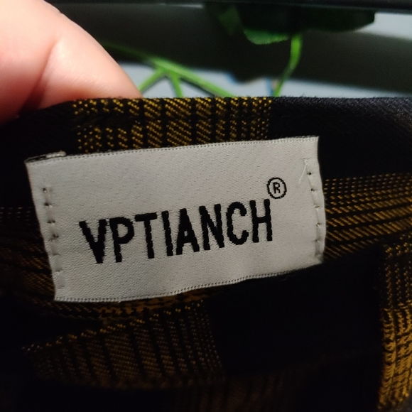 Plaid Juniors Black and yellow Skort. - Picture 4 of 5